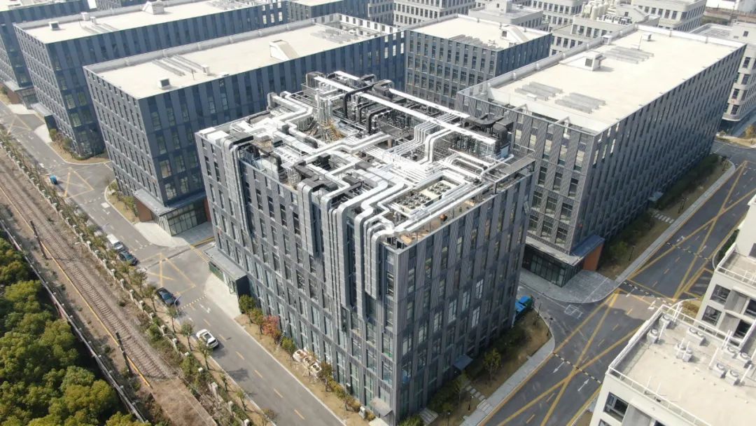 领域内纳斯达克首批上市!研发、生产和物流中心在闵行投入使用